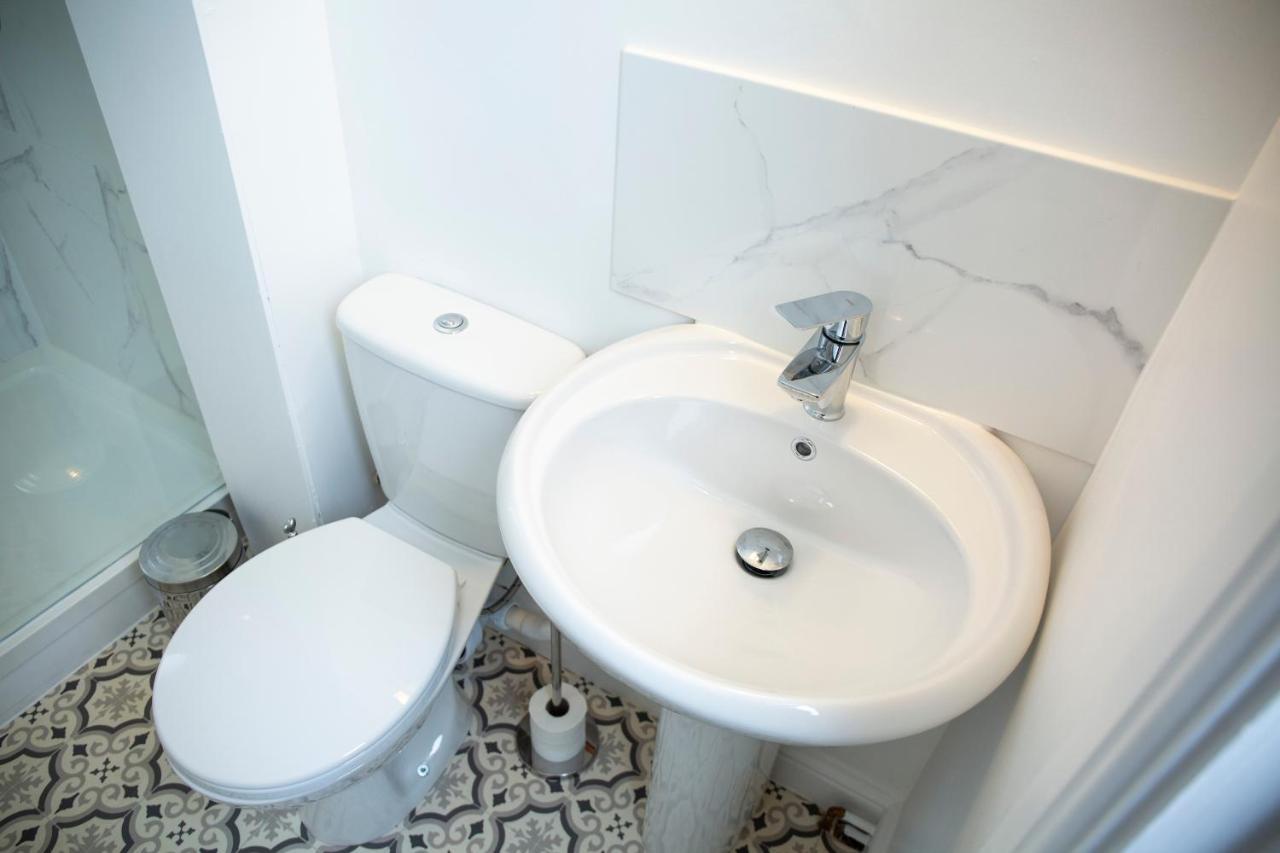 Modern Townhouse Apartment With Free Parking And Wifi Stratford-upon-Avon Eksteriør billede